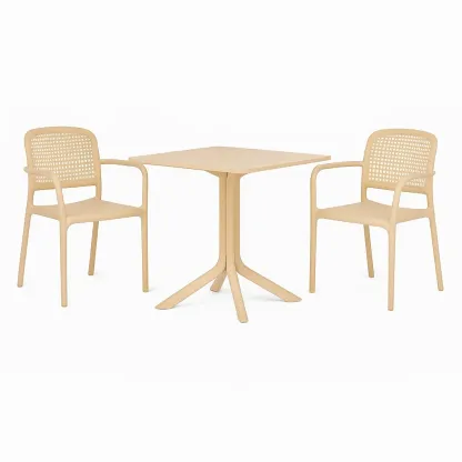 Set da tempo libero piccolo con tavolo quadrato 60×60 cm beige e 2 sedie in plastica