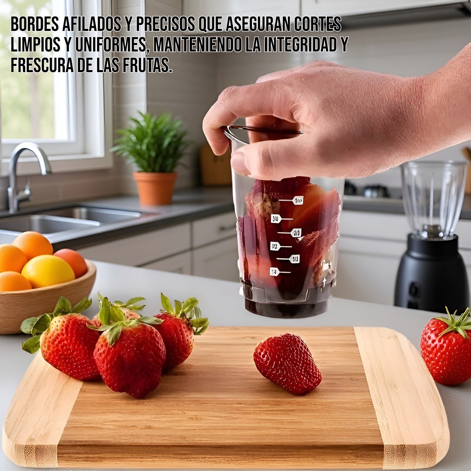 Cortador de frutas de acero inoxidable separando manzana