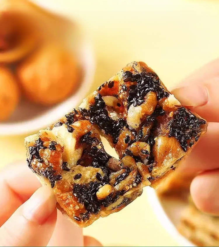 Pastelito de higo, sésamo negro y nueces. Sin freír, sin aditivos, alto contenido nutricional y fibr.Cuanto más se mastica, más fragante resulta; saludable y no demasiado dulce