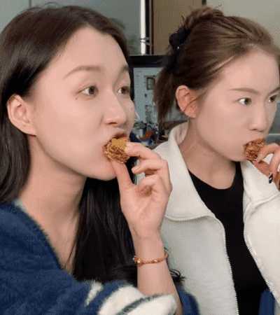 Pastelito de higo, sésamo negro y nueces. Sin freír, sin aditivos, alto contenido nutricional y fibr.Cuanto más se mastica, más fragante resulta; saludable y no demasiado dulce