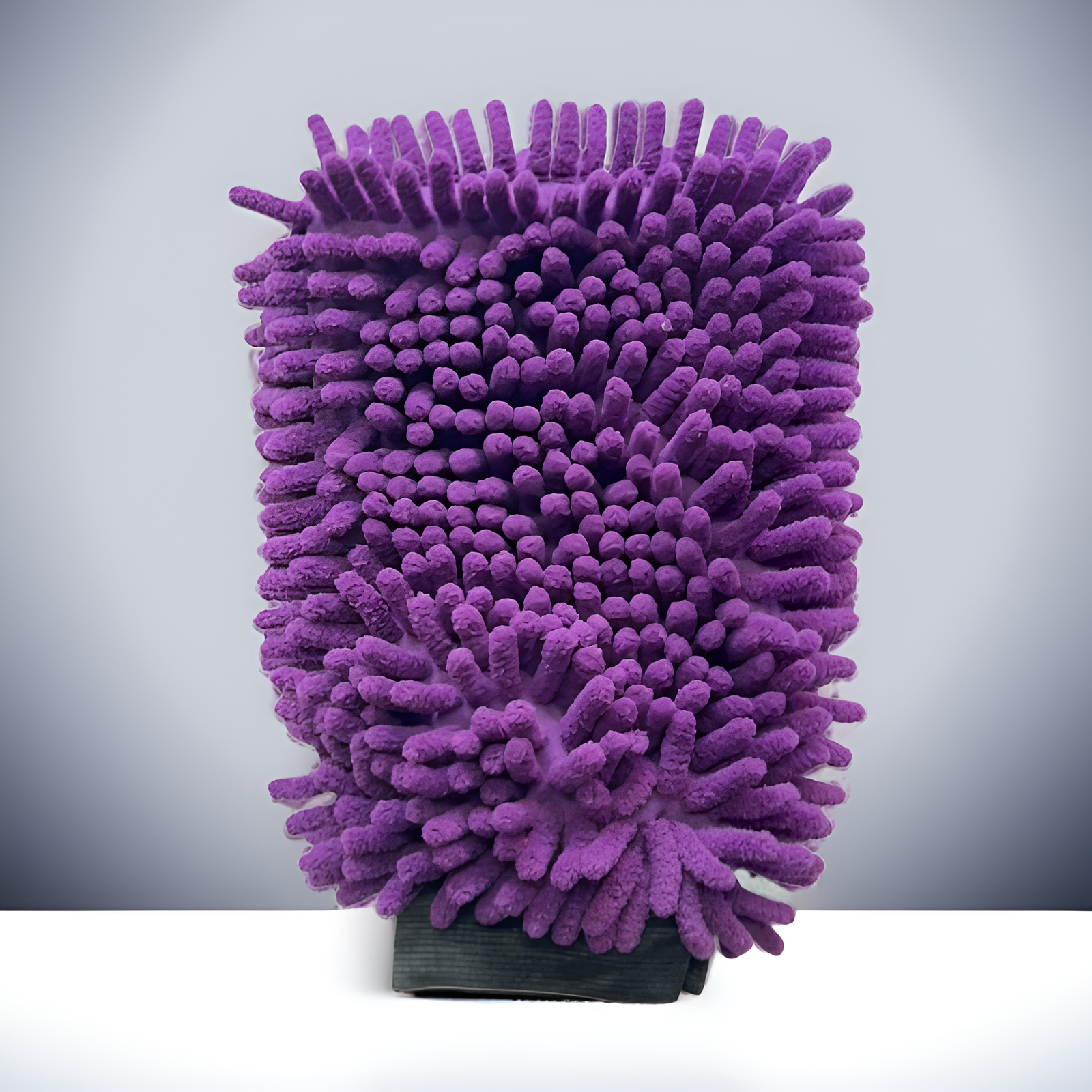 Limpieza de automóvil sin rayas con guante de microfibra