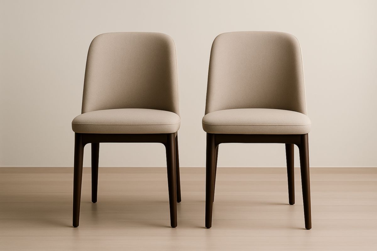 Set di 2 sedie in legno con rivestimento in tessuto beige