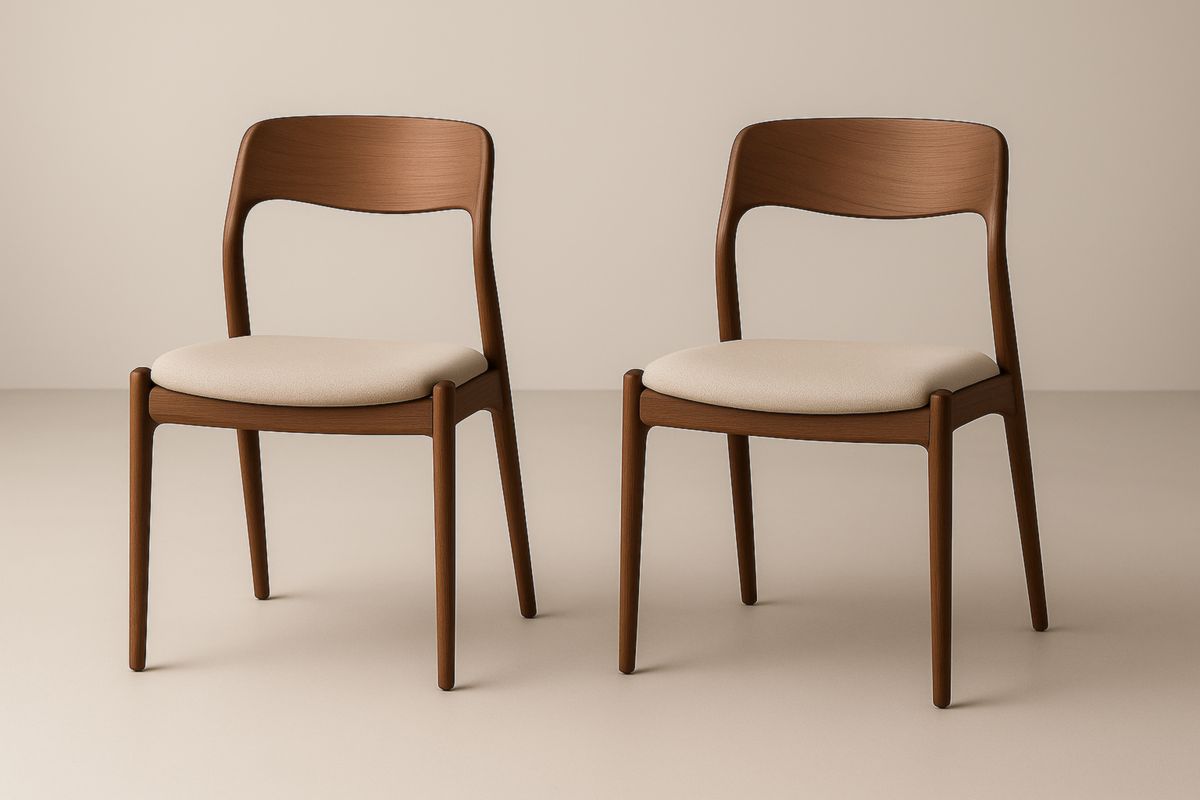 Set di 2 Sedie in Legno di Noce e Tessuto Crema