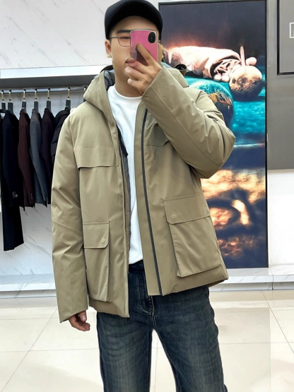 Three-in-one detachable jacket with down lining, windproof and waterproof.