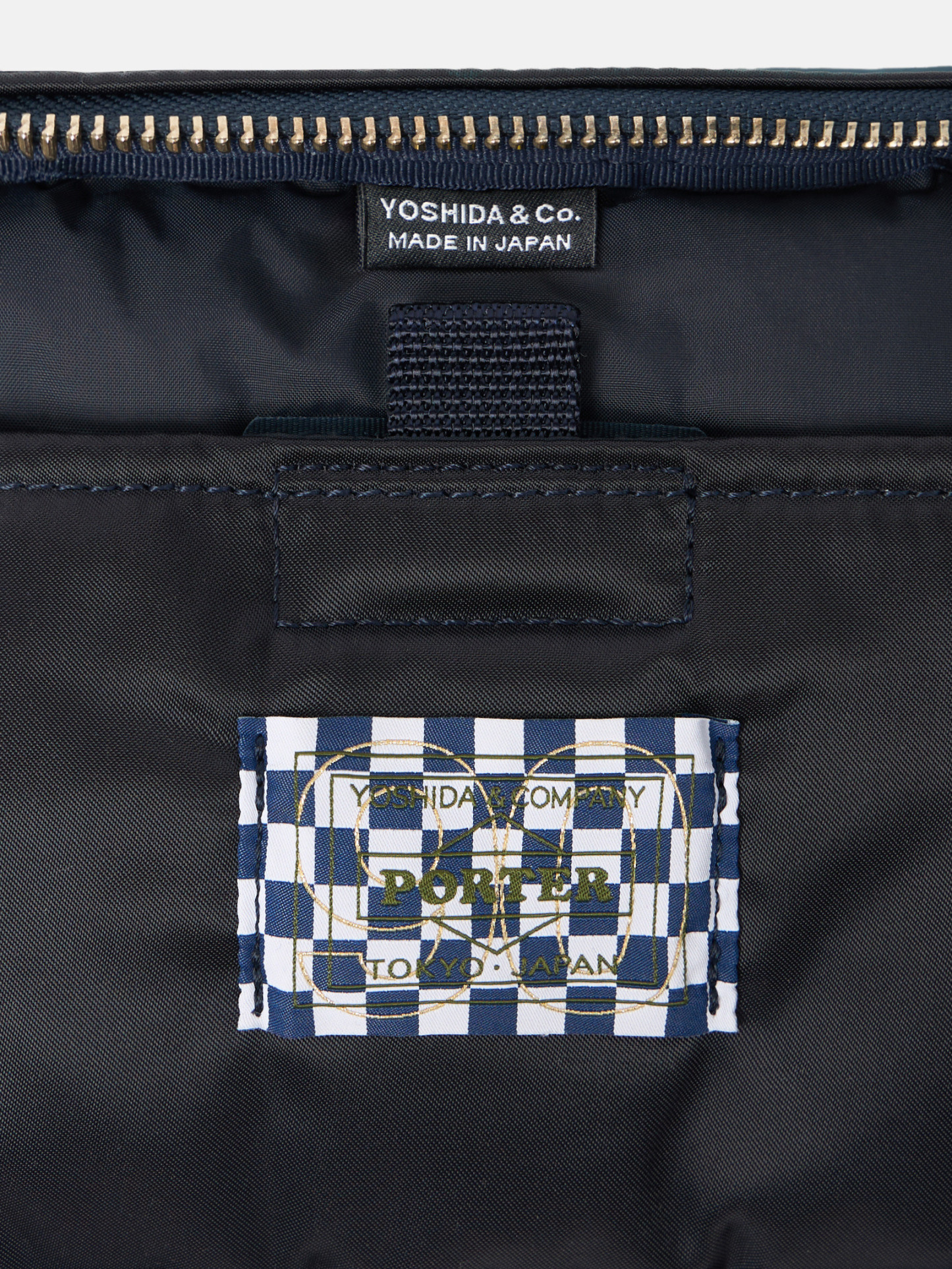 9200004 HAND CORROSION ON NYLON TWILL