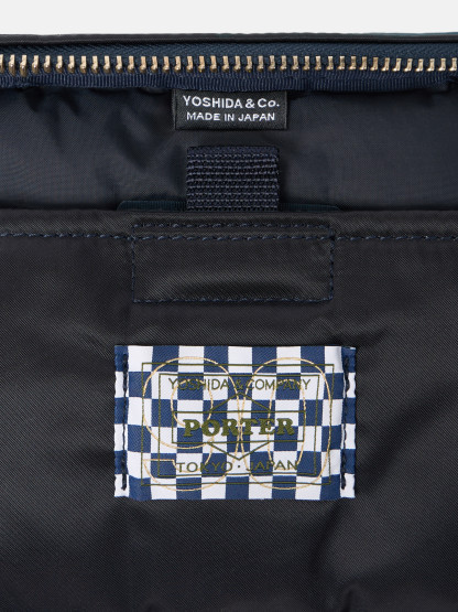 9200004 HAND CORROSION ON NYLON TWILL