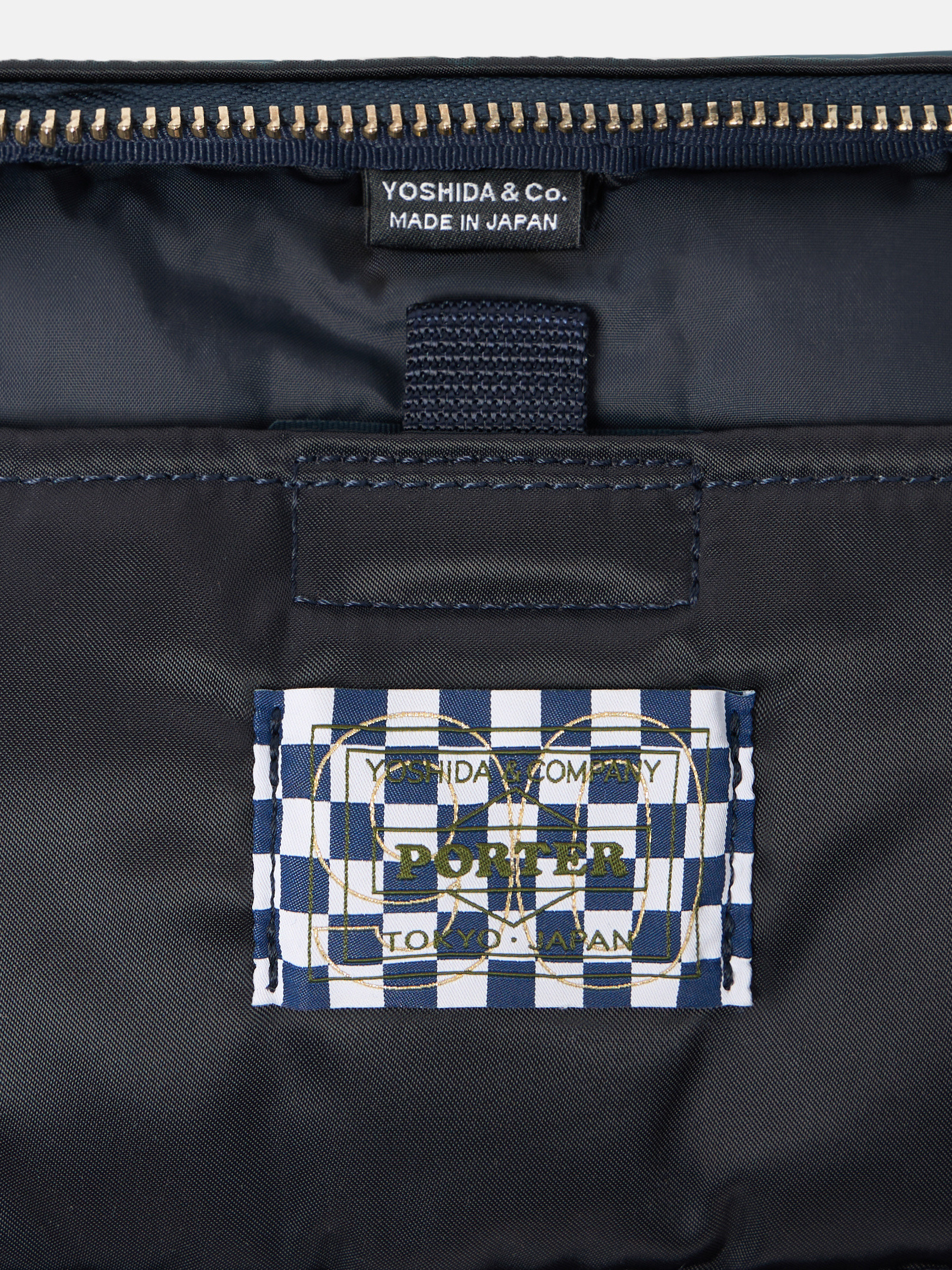 9200005 HAND CORROSION ON NYLON TWILL