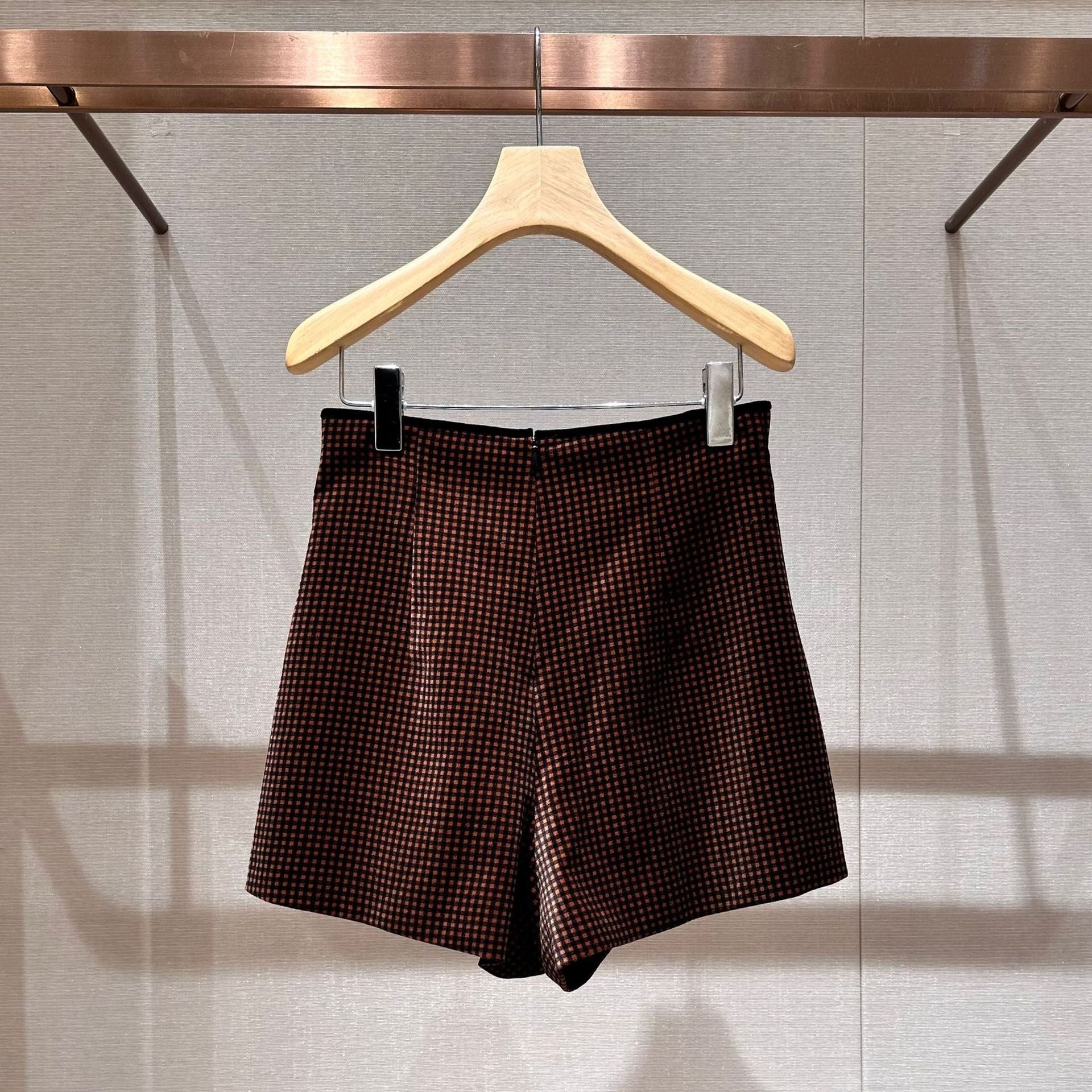 High-waisted, stylish, wide-leg casual short skirt