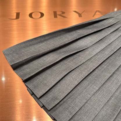 A-line pleated skirt with a belt