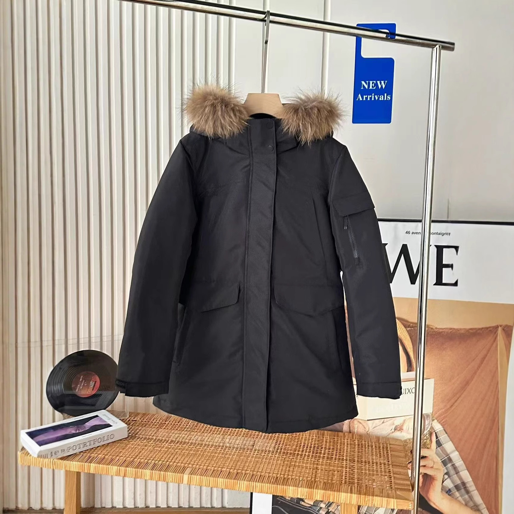 Women's Thickened Windproof and Waterproof Down Jacket