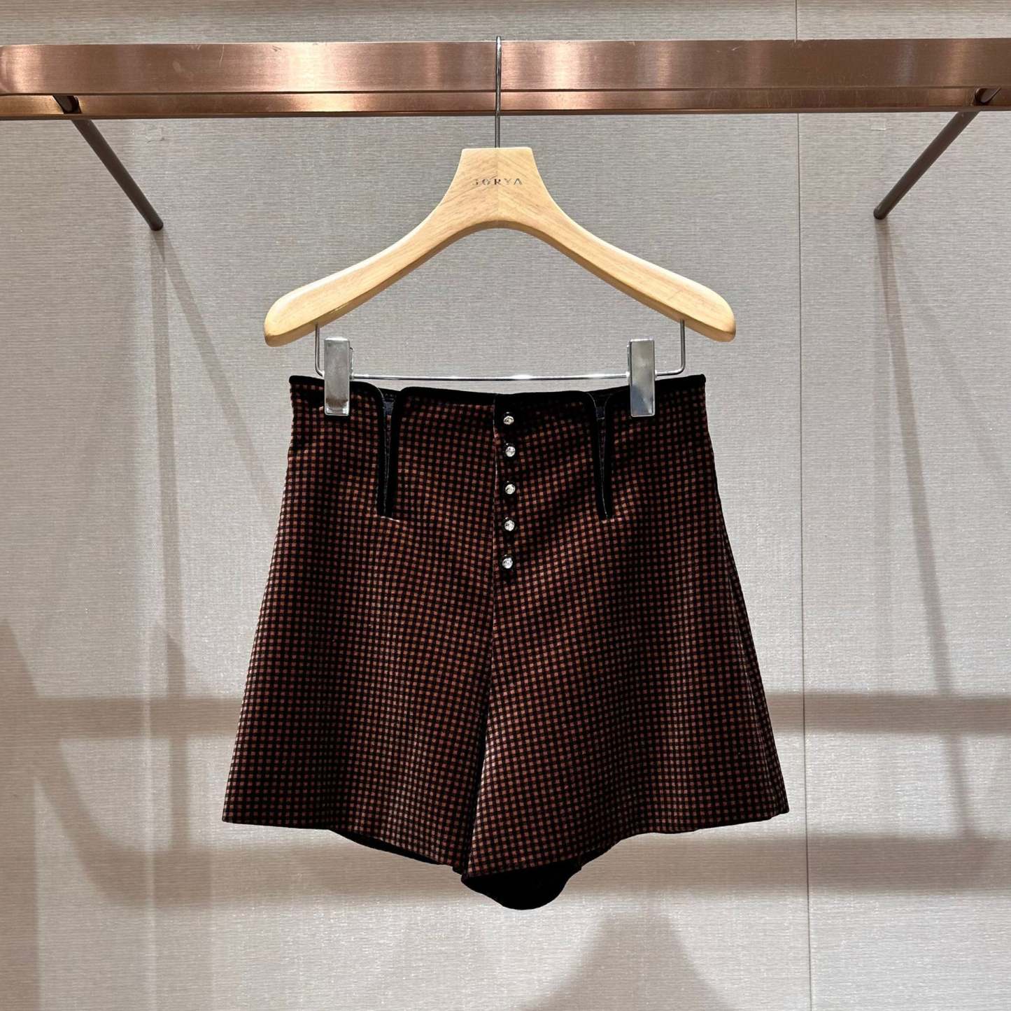 High-waisted, stylish, wide-leg casual short skirt