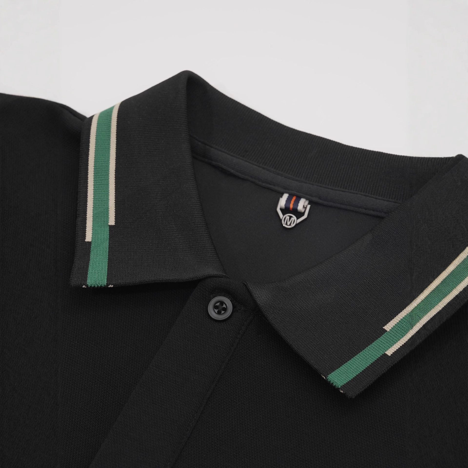 Stylish and casual color-blocked long-sleeved polo shirt with a turn-down collar