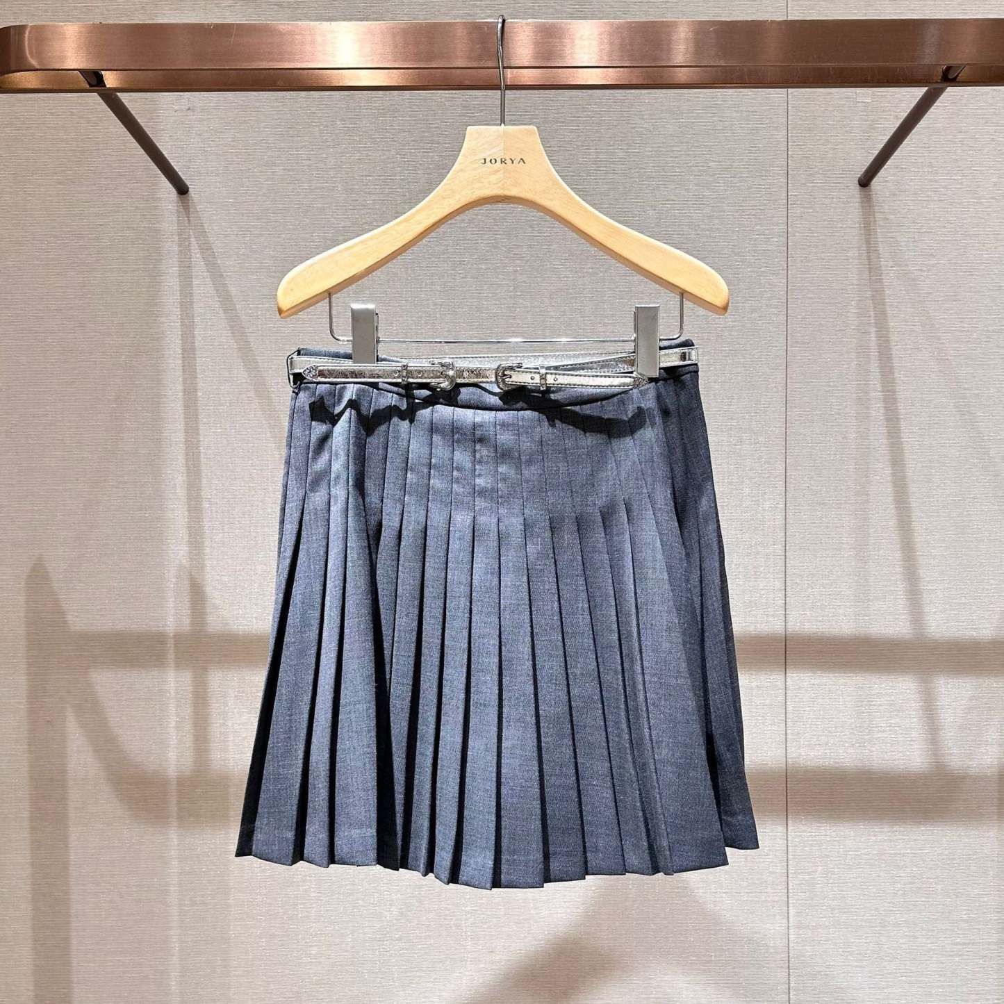 A-line pleated skirt with a belt