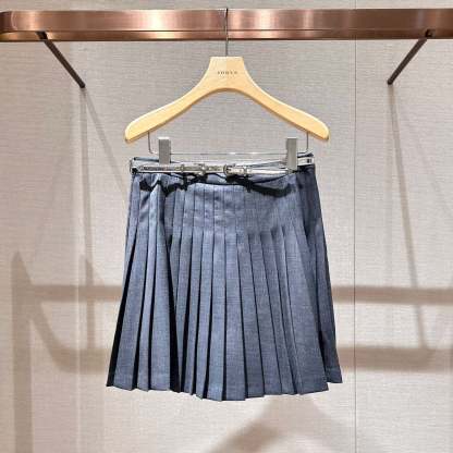 A-line pleated skirt with a belt
