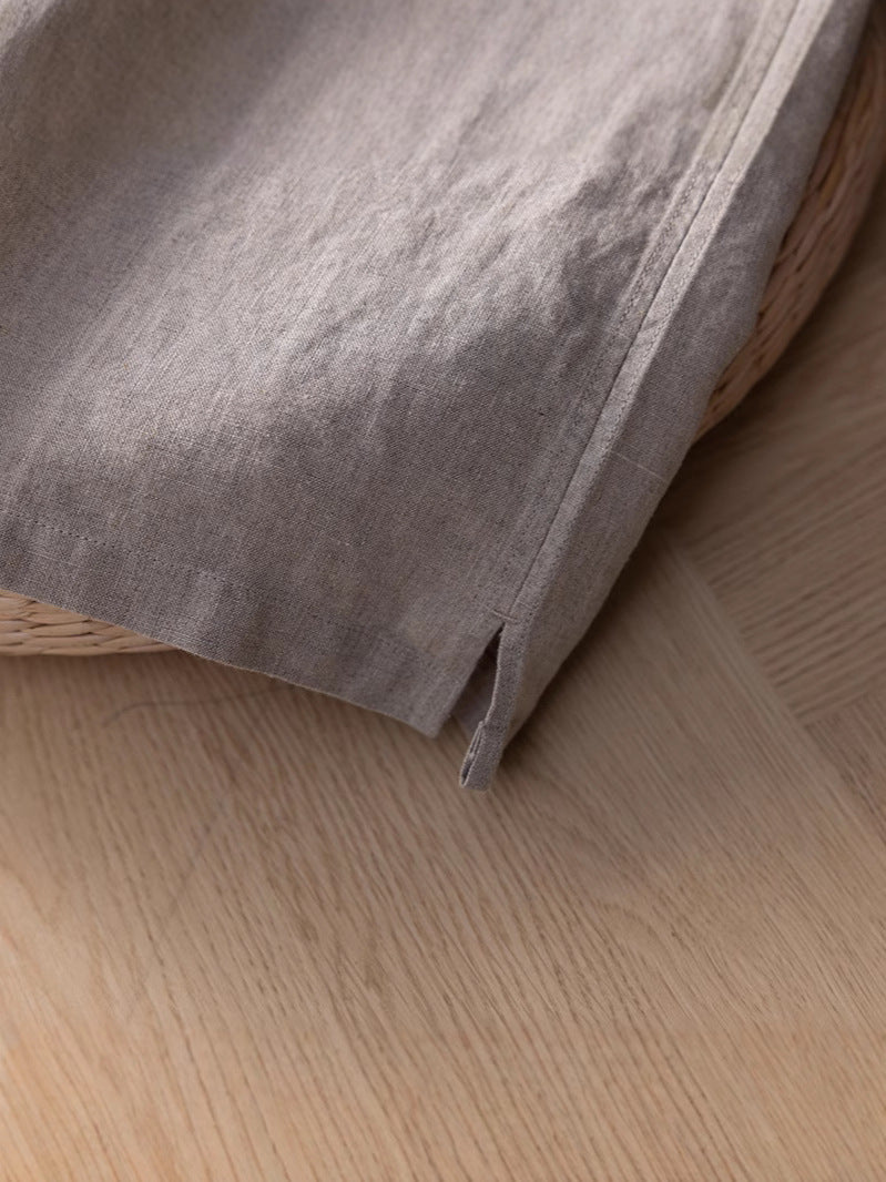 Loose and casual collared polo shirt