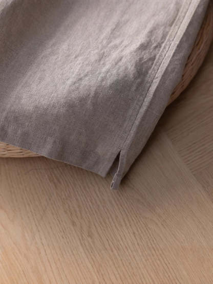 Loose and casual collared polo shirt