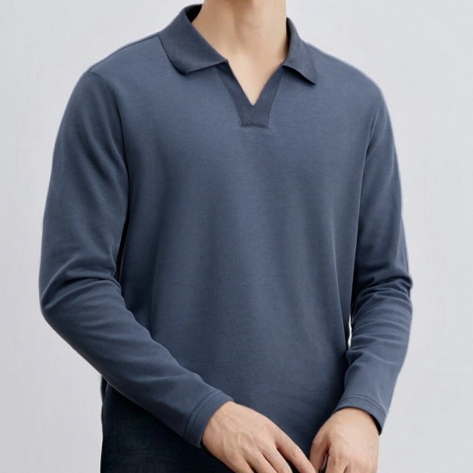 Long-sleeved, collared, warm polo shirt