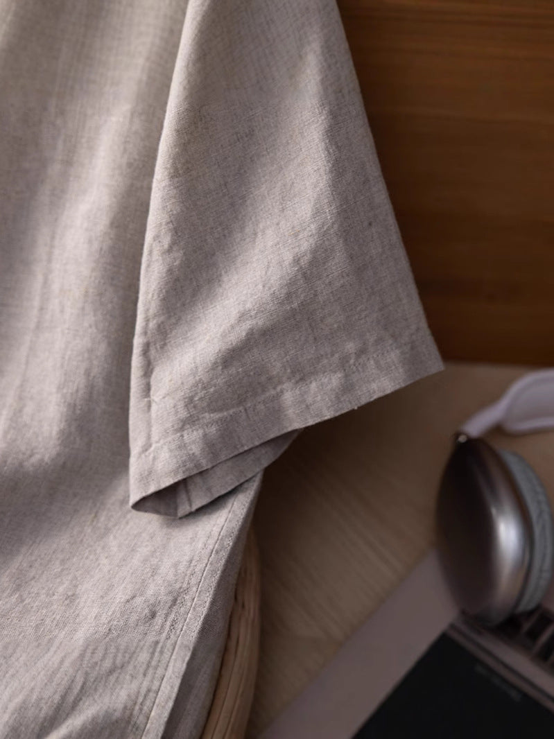 Loose and casual collared polo shirt