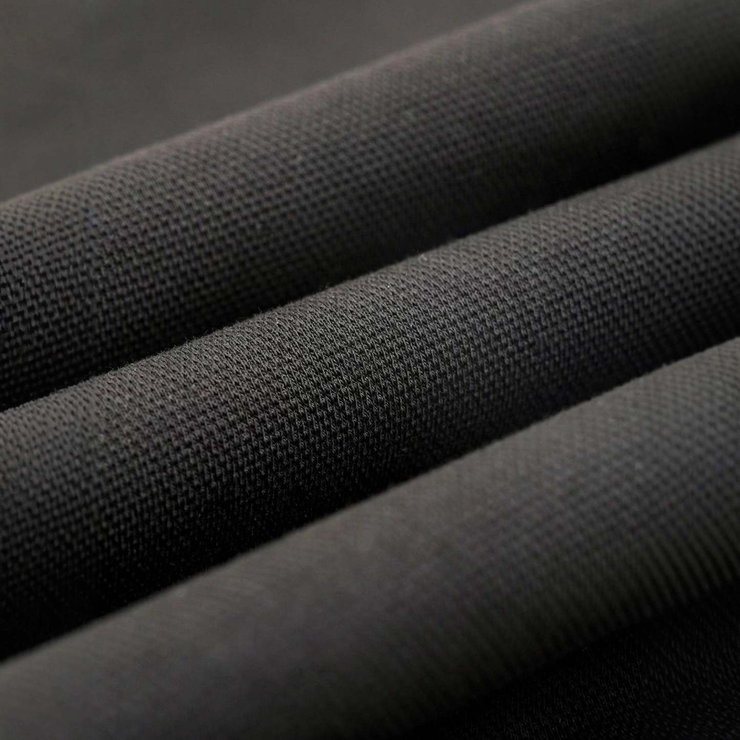 Stylish and casual color-blocked long-sleeved polo shirt with a turn-down collar