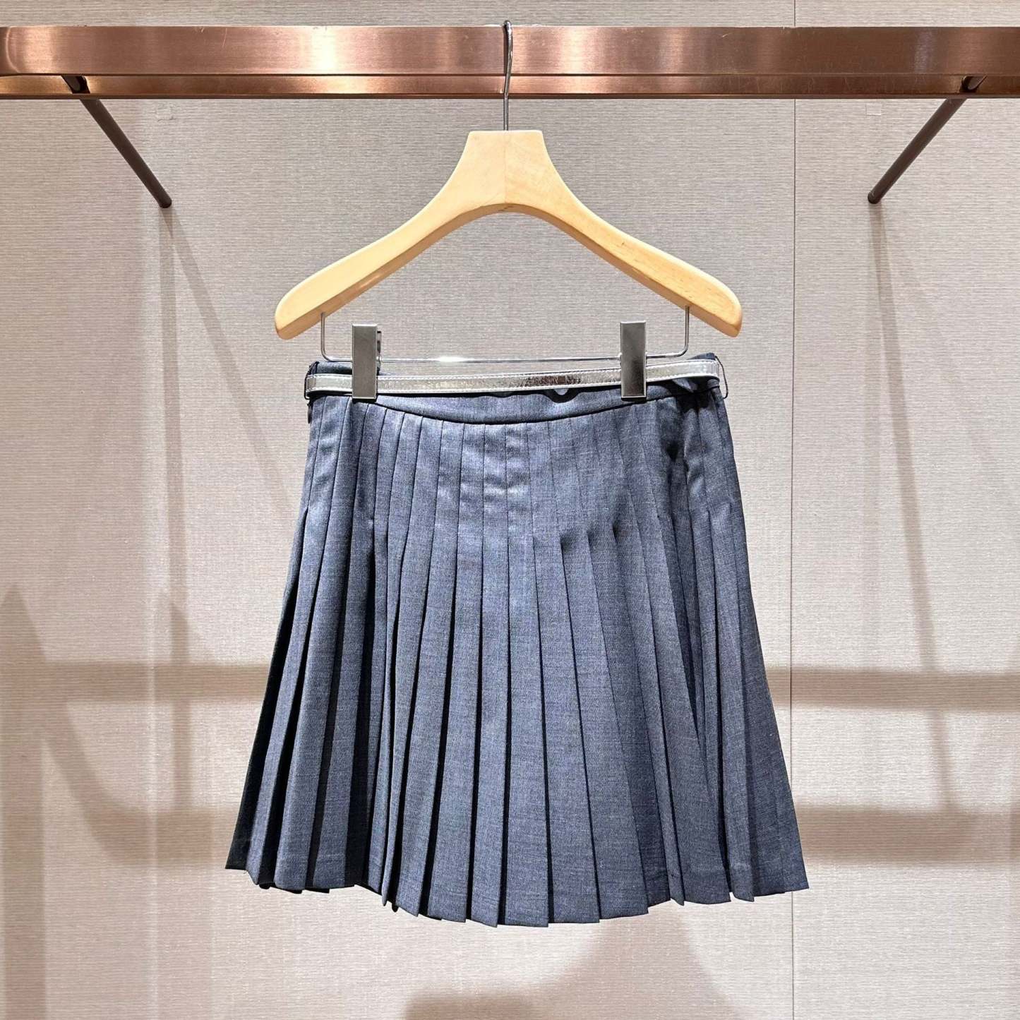 A-line pleated skirt with a belt