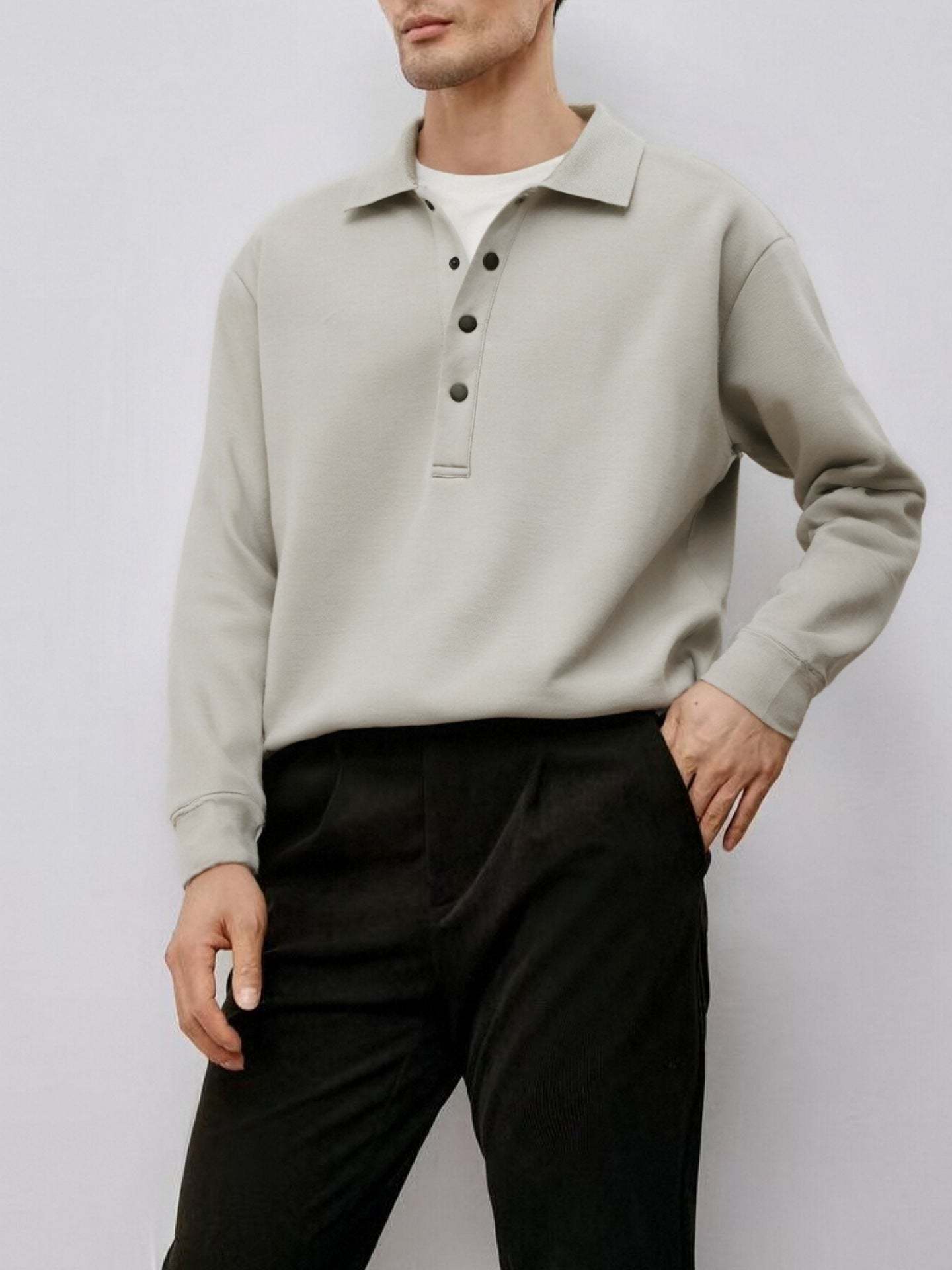 Loose-fitting, casual long-sleeved polo shirt with a collar