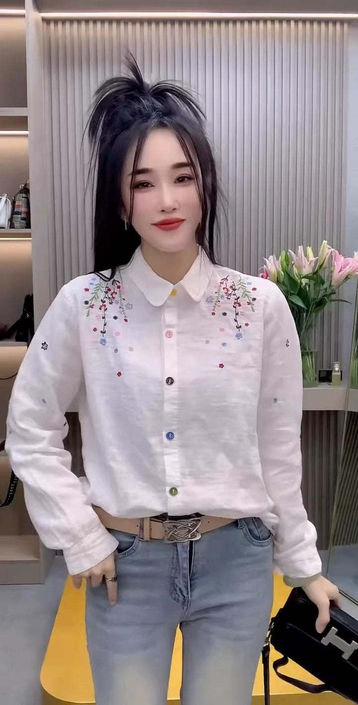 Simple style long-sleeved cotton shirt with colorful buttons
