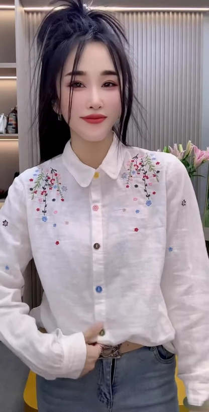 Simple style long-sleeved cotton shirt with colorful buttons