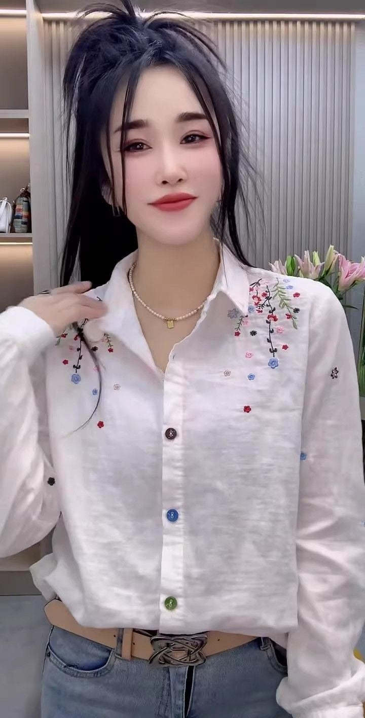 Simple style long-sleeved cotton shirt with colorful buttons