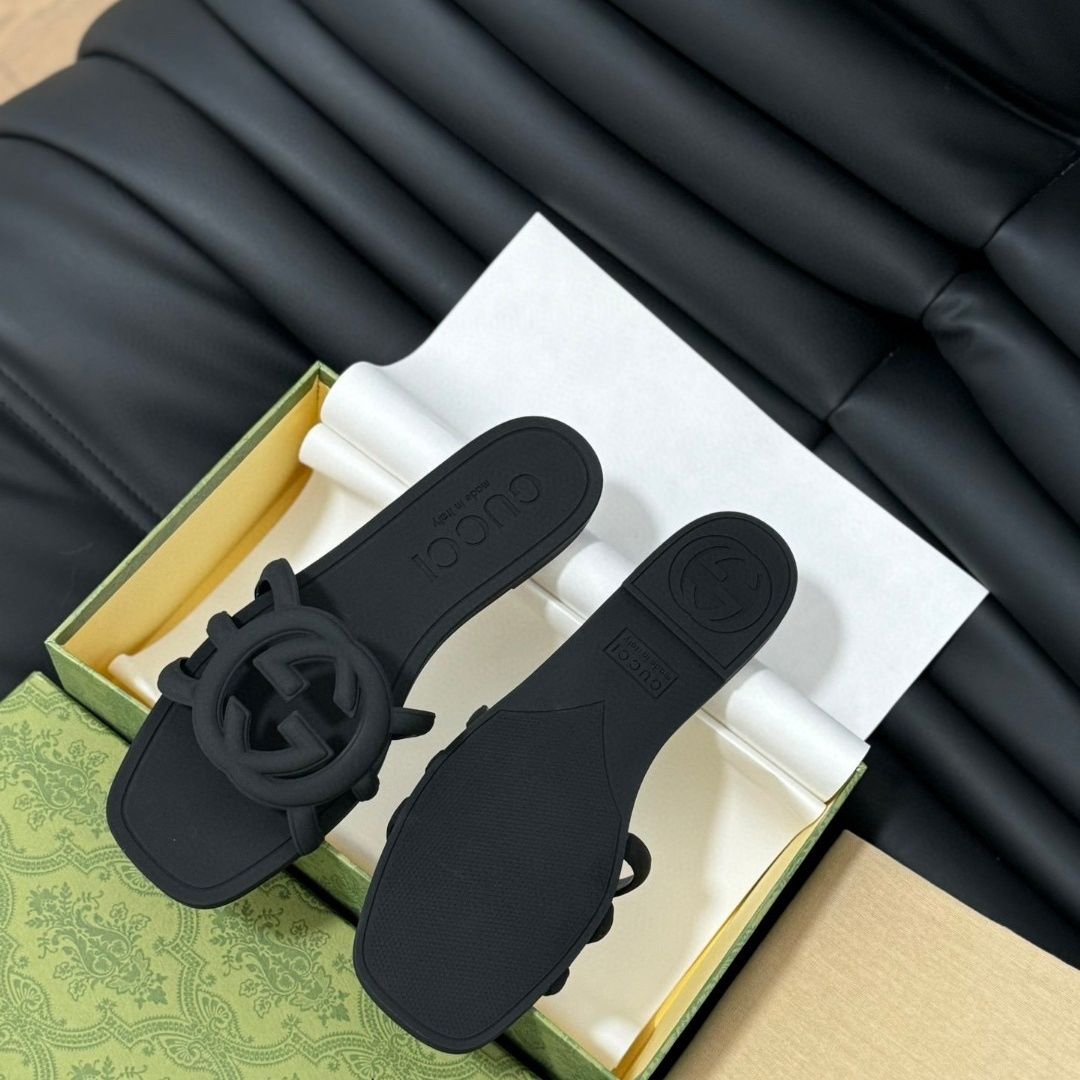 WOMEN'S INTERLOCKING G SLIDE SANDAL