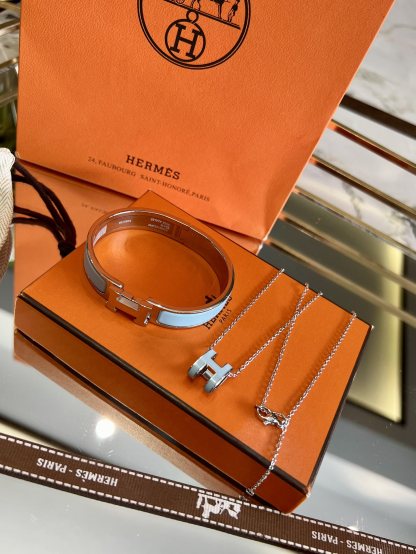 Clic H bracelet + Pop H pendant