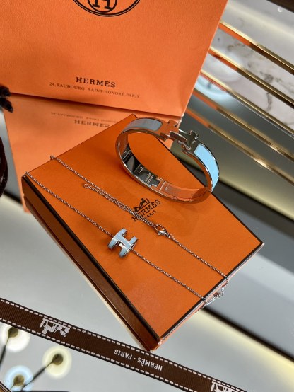 Clic H bracelet + Pop H pendant