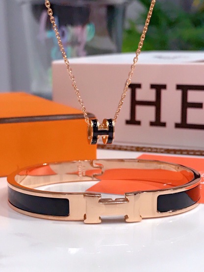 Clic HH bracelet + Mini Pop H pendant