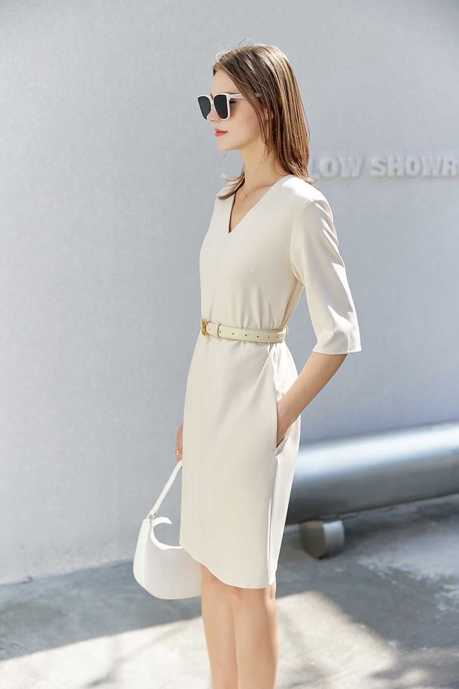 Elegant commuter V-neck dress|AMII
