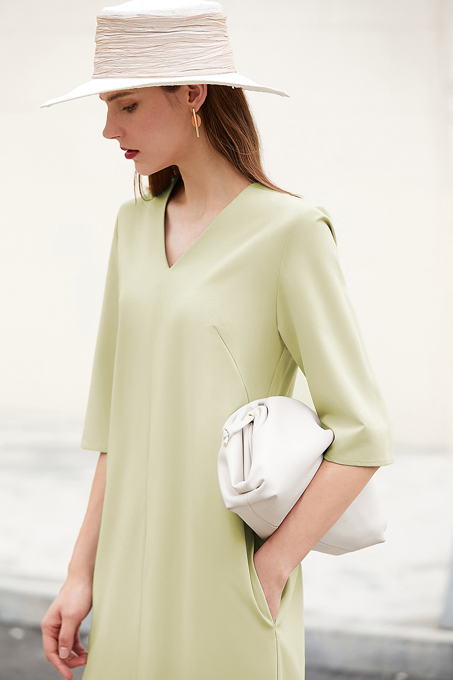 Elegant commuter V-neck dress|AMII
