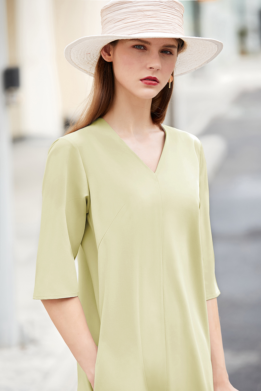 Elegant commuter V-neck dress|AMII