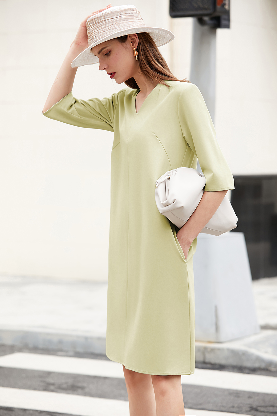 Elegant commuter V-neck dress|AMII