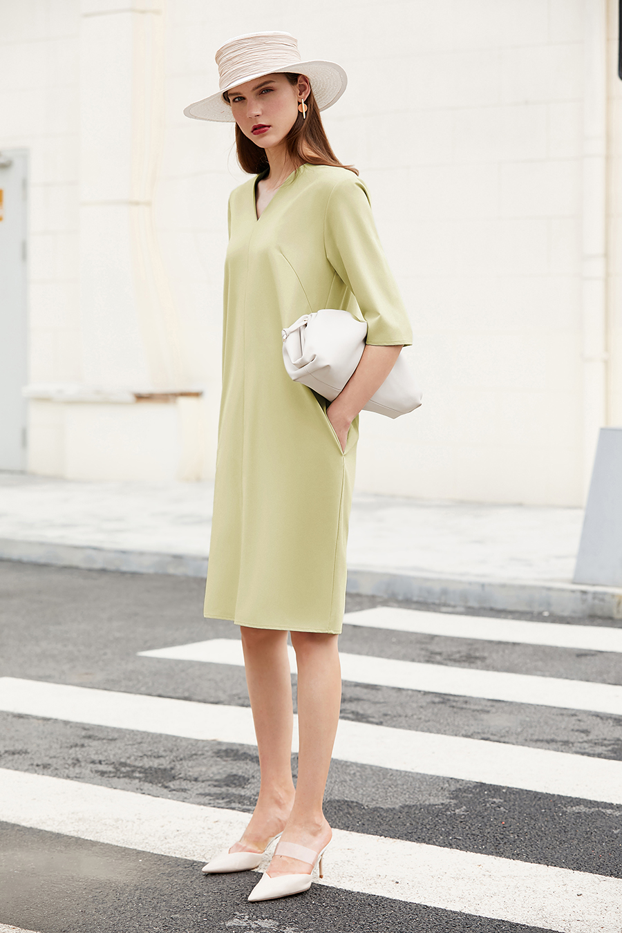 Elegant commuter V-neck dress|AMII