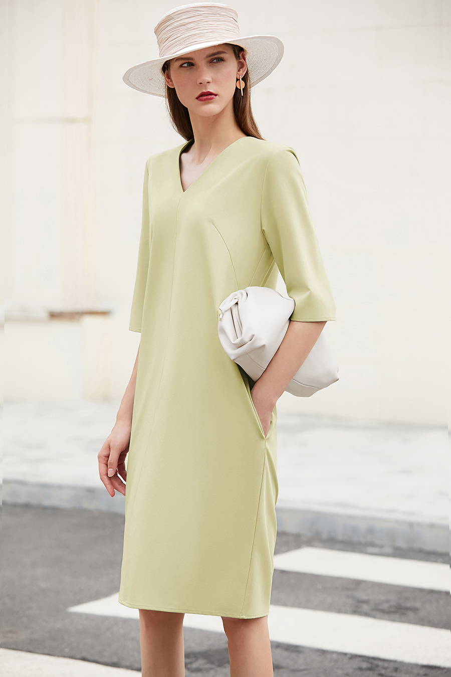 Elegant commuter V-neck dress|AMII