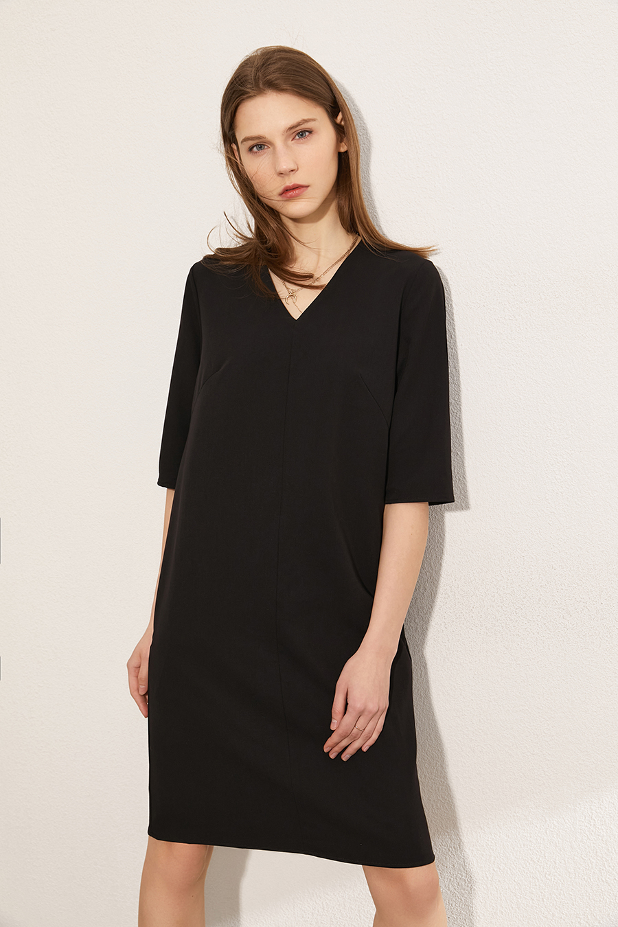 Elegant commuter V-neck dress|AMII