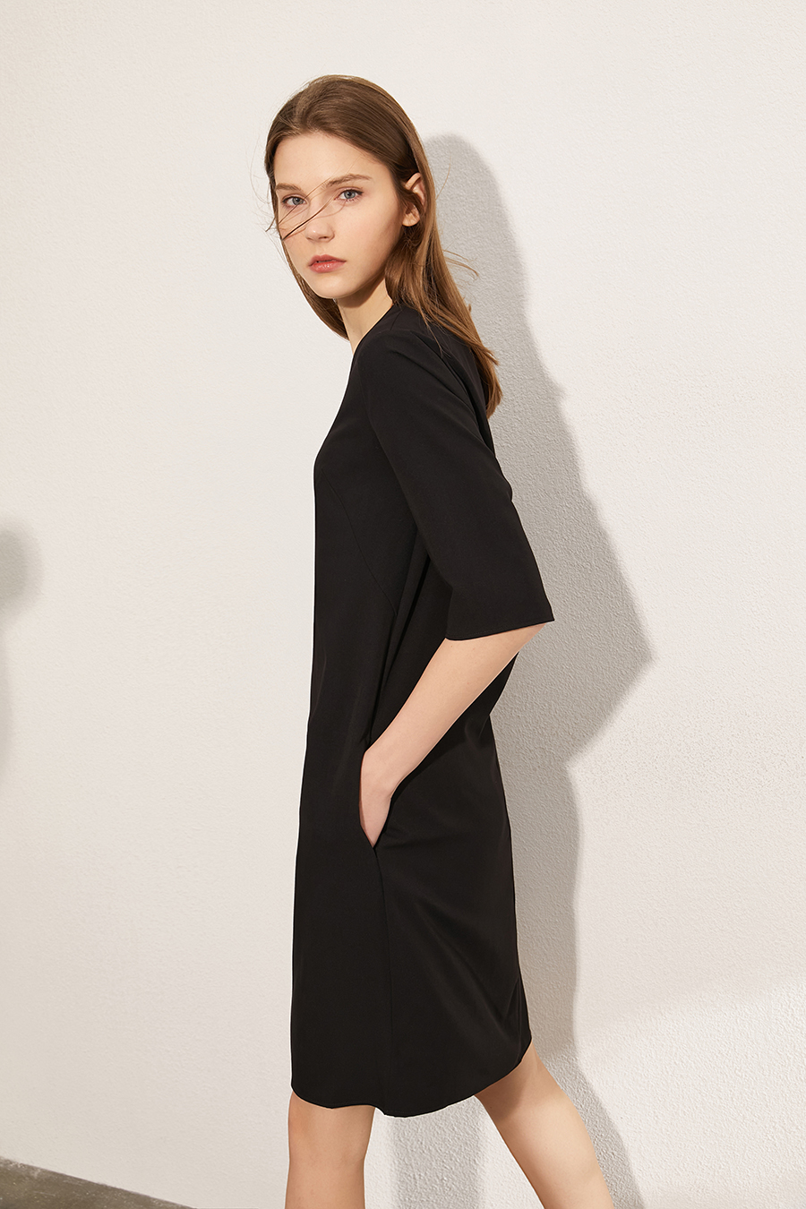 Elegant commuter V-neck dress|AMII