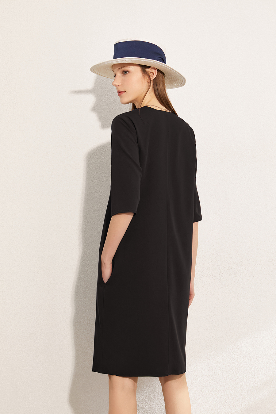 Elegant commuter V-neck dress|AMII