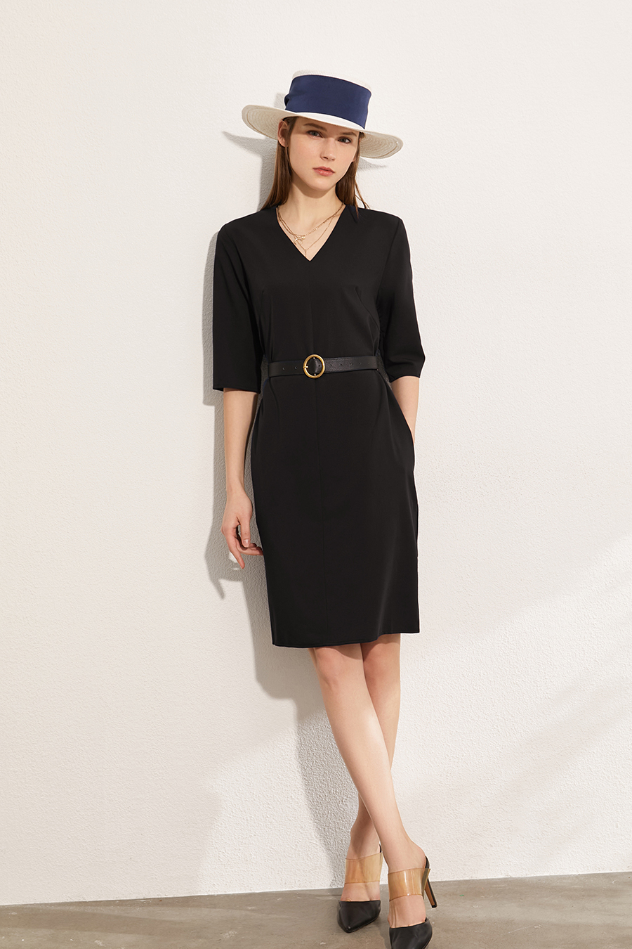 Elegant commuter V-neck dress|AMII
