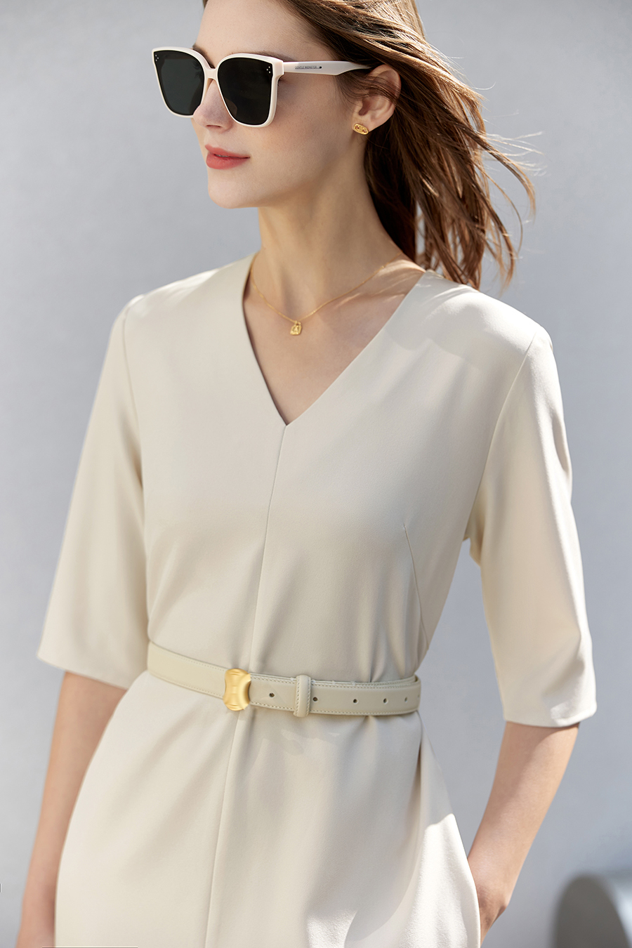 Elegant commuter V-neck dress|AMII