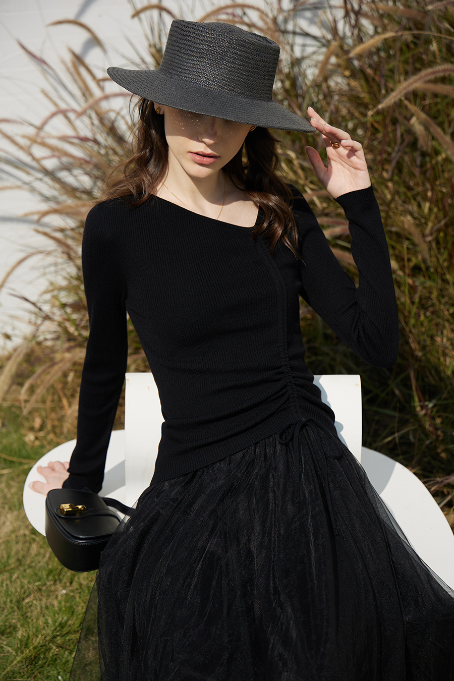 Slant V-Neck Drawstring Knit Top|AMII-AMII.com