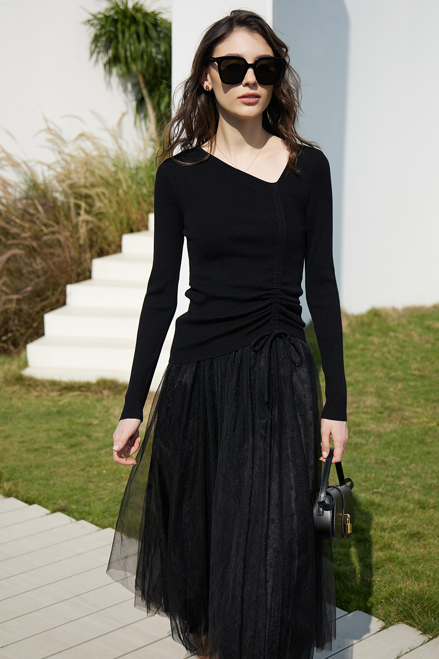 Slant V-Neck Drawstring Knit Top|AMII-AMII.com