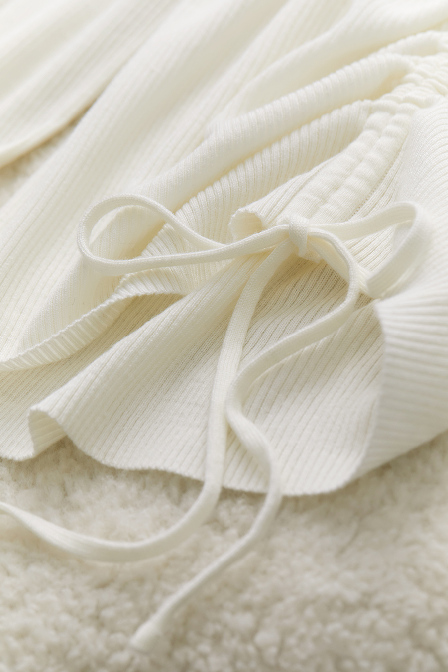 Slant V-Neck Drawstring Knit Top|AMII-AMII.com