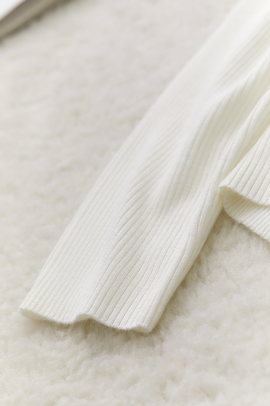 Slant V-Neck Drawstring Knit Top|AMII-AMII.com