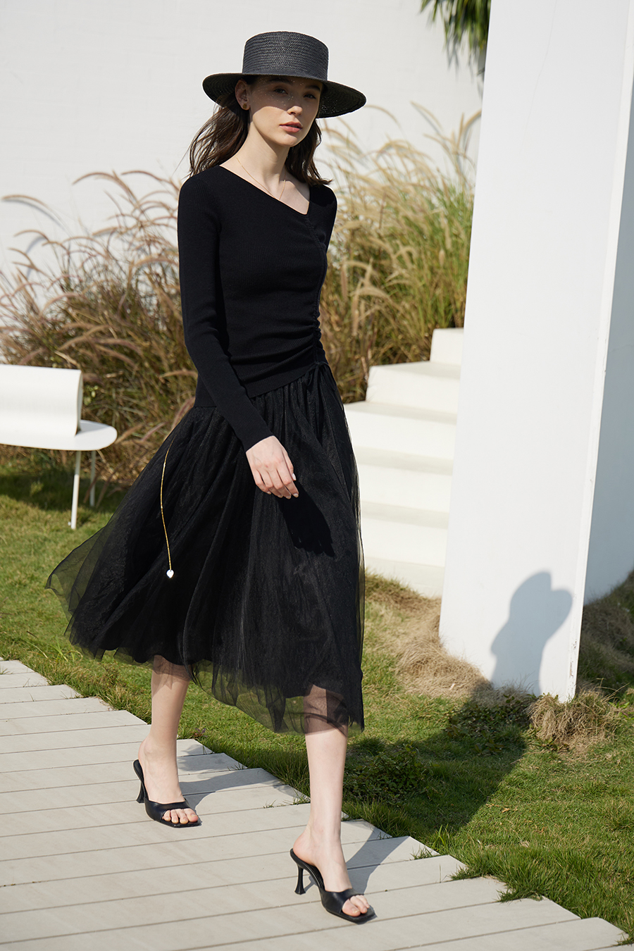 Slant V-Neck Drawstring Knit Top|AMII-AMII.com