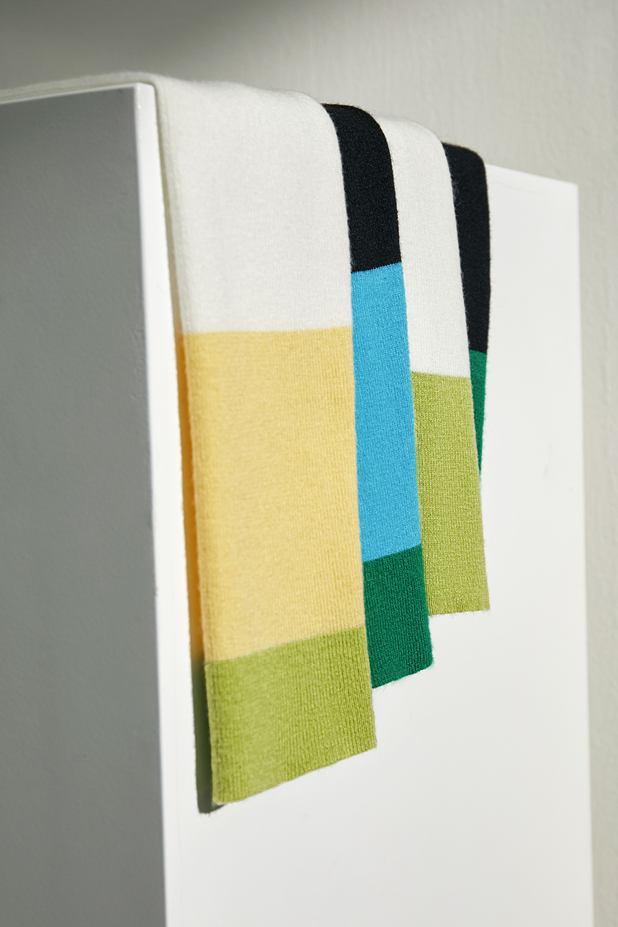 Slim Color - block Mock Neck Knitted Top|AMII-AMII.com