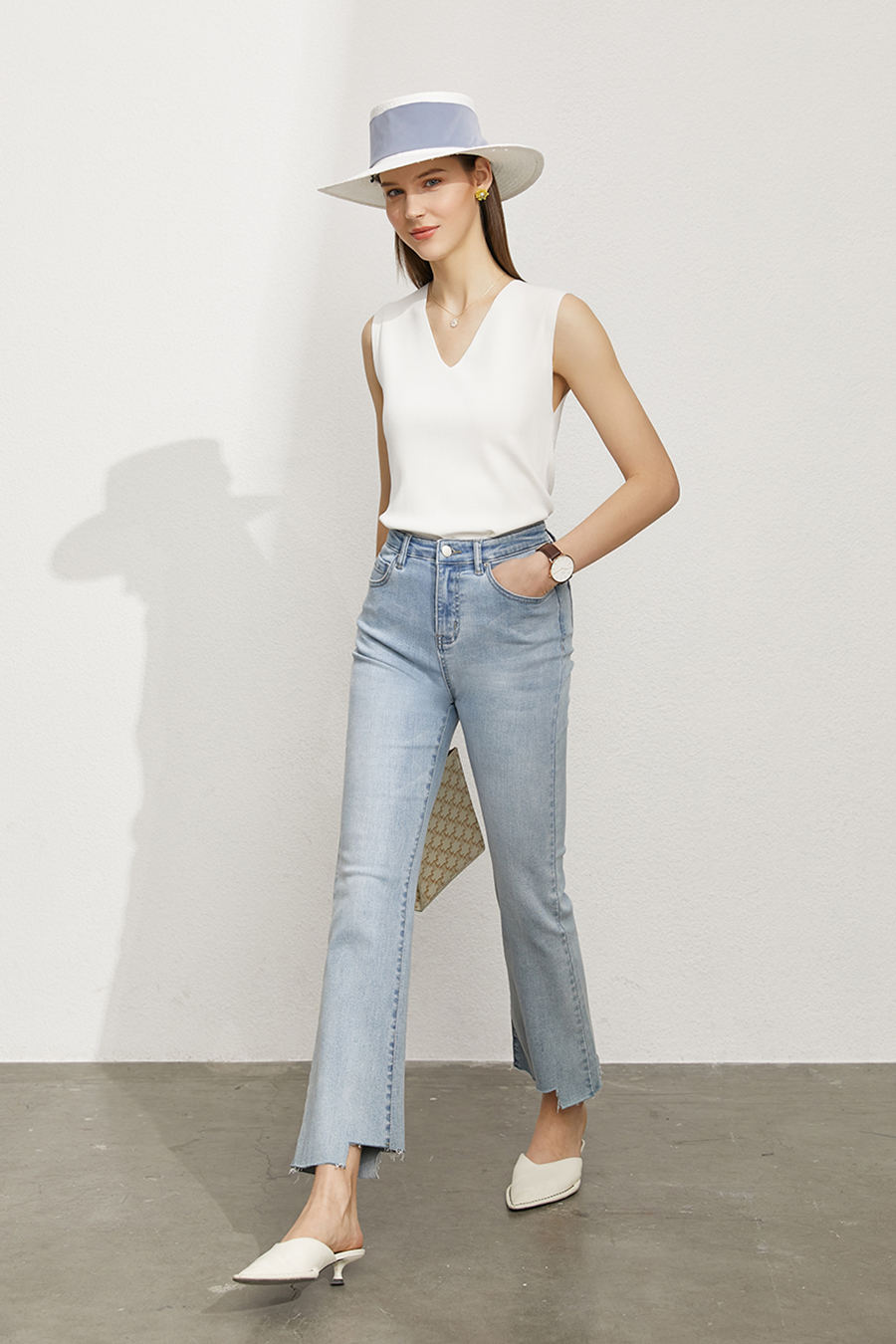 Bifilar Yarn V - Neck Slim Camisole|AMII-AMII.com